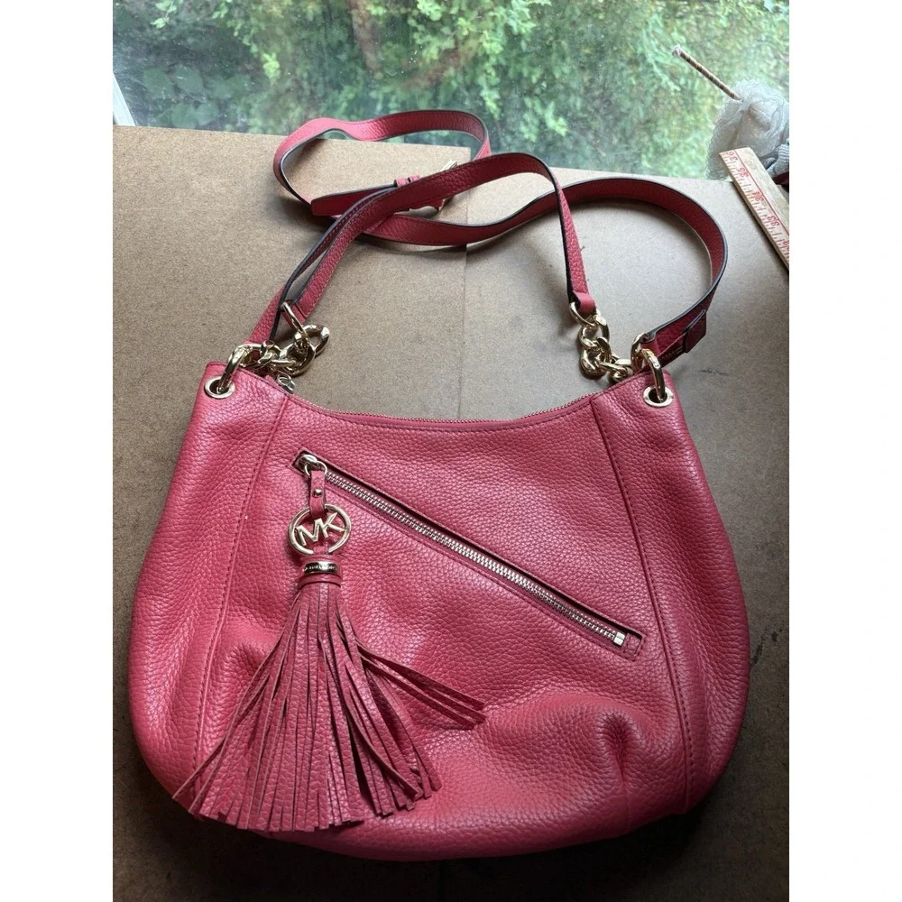 Michael Kors Pink Leather Hobo Shoulder Bag Tassel Charm Gold Tone Zip Pocket